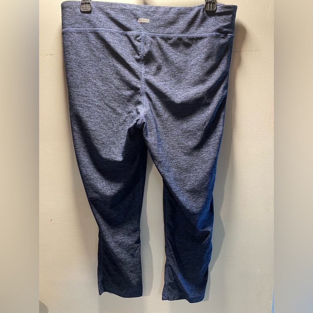 NWOT Women's Heathered Blue Capri Leggings